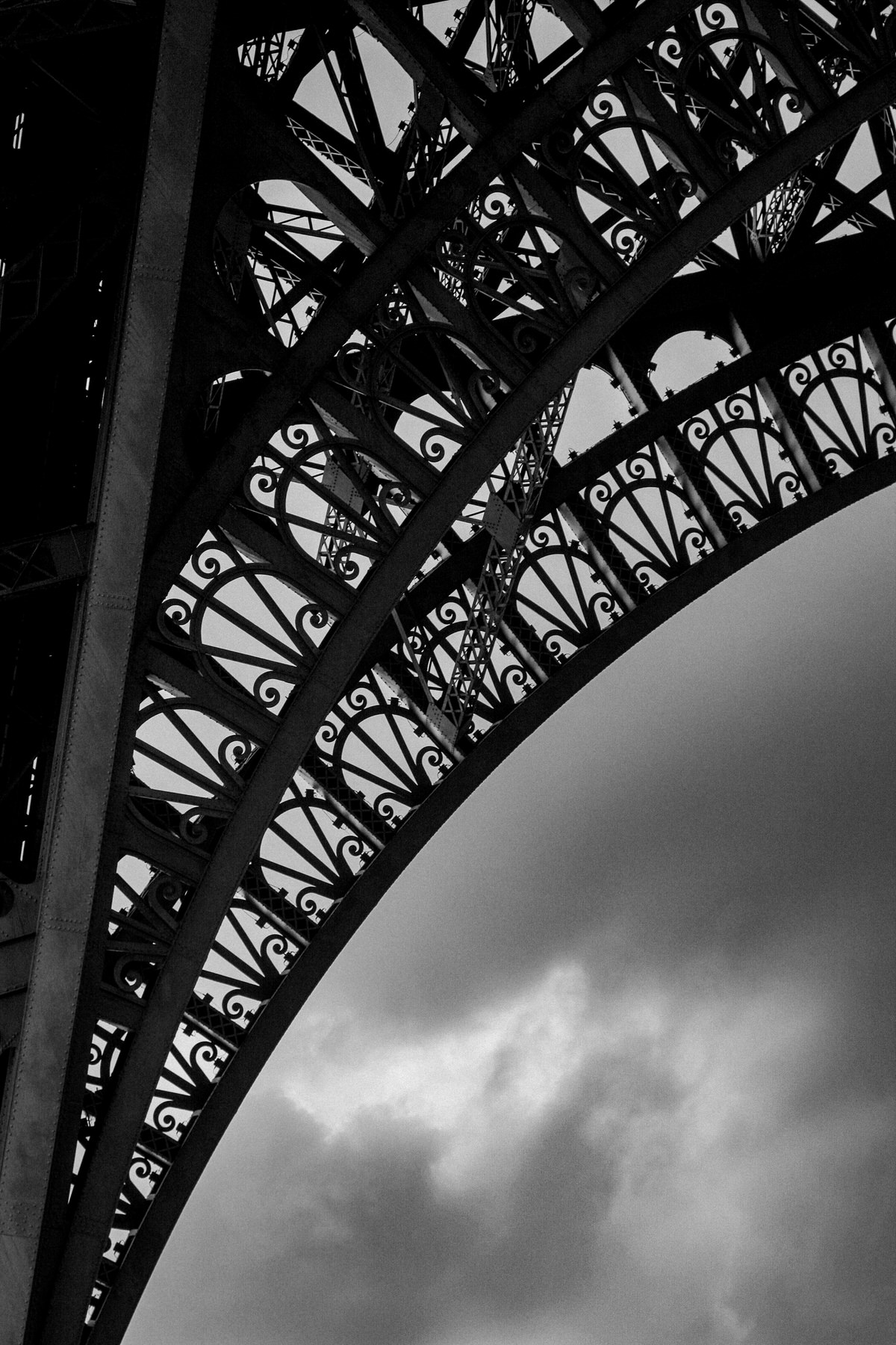 Eiffel-Tower-Paris-France-fine-art-photography-by-Studio-L-artist-Laura-Schneider_-001