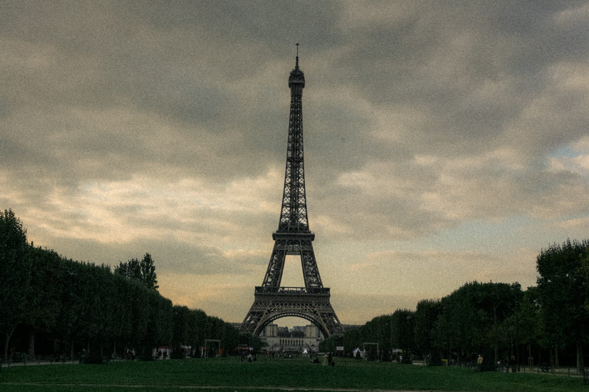 Eiffel-Tower-Paris-France-fine-art-photography-by-Studio-L-artist-Laura-Schneider_-5135