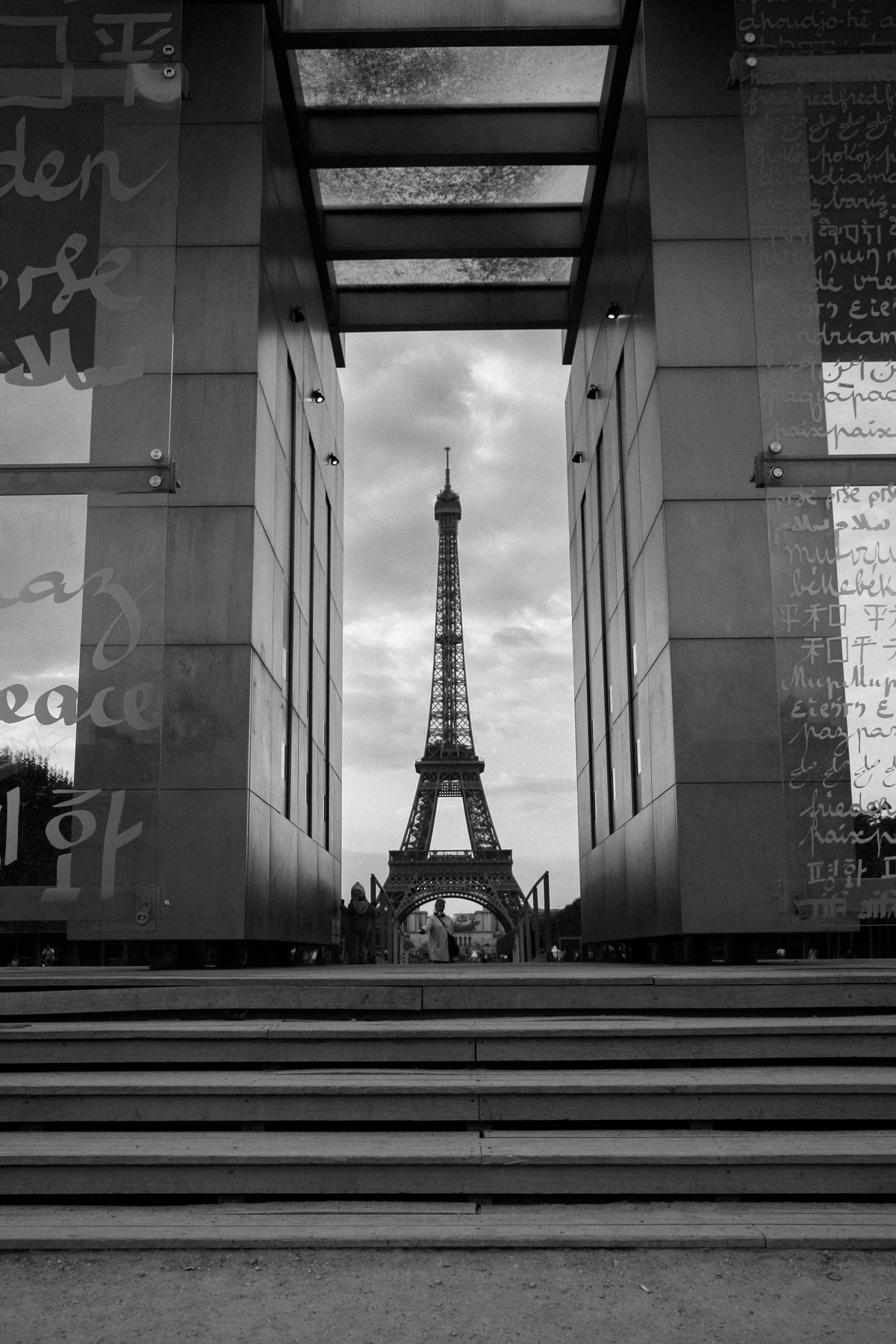 Eiffel-Tower-Paris-France-fine-art-photography-by-Studio-L-artist-Laura-Schneider_-5142